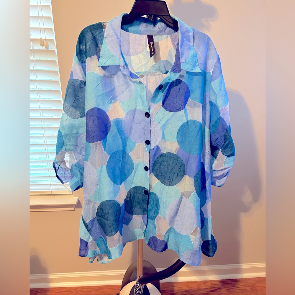 Curvesque Top/Light Jacket